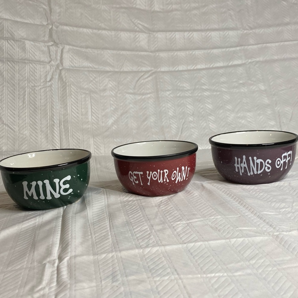 Three small cereal bowls or pet dishes. WMG 2004.